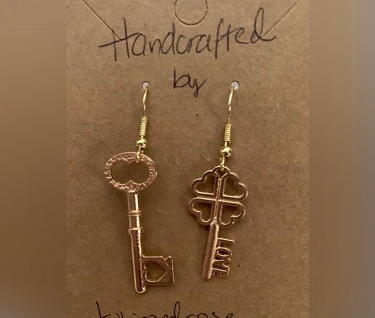 CLEARANCE Handcrafted Fashion Mix Match Key Heart Drop Earrings
Rose Gold