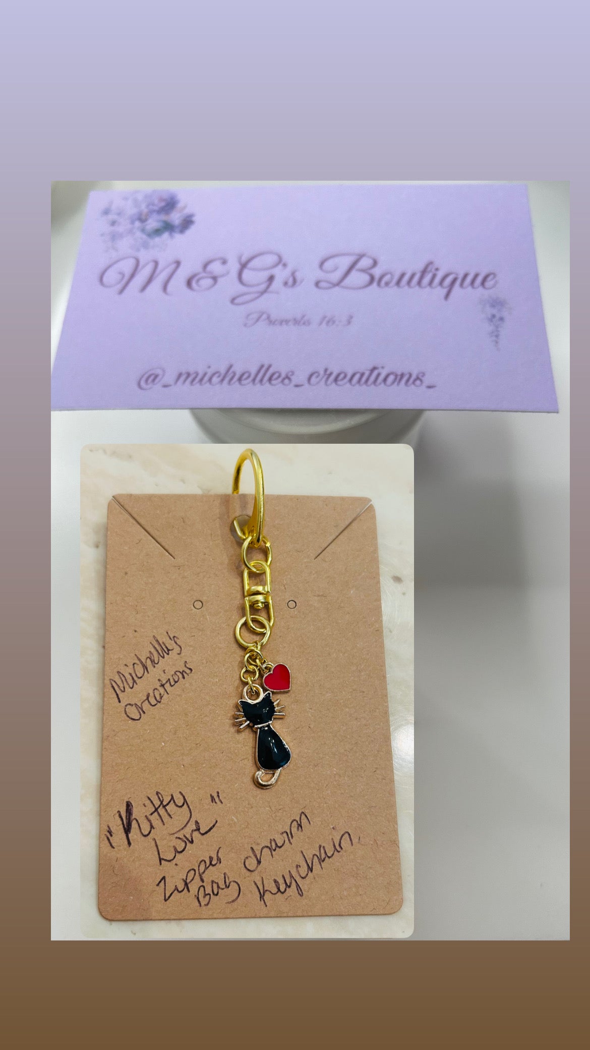 Handmade “Kitty Love” Kitty and Heart keychain zipper bag charm. Gold-tone.