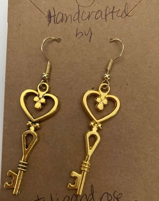 Handcrafted Fashion Golden Key Dangle Earrings